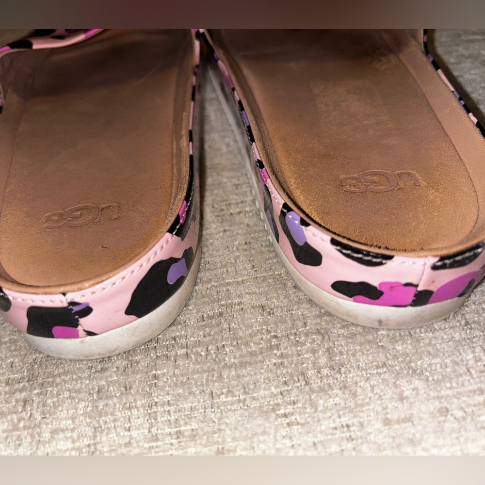 UGG Leopard Size 8 Pink Animal Print Slides Print Summer Sandals Cozy Barbiecore - Picture 4 of 6